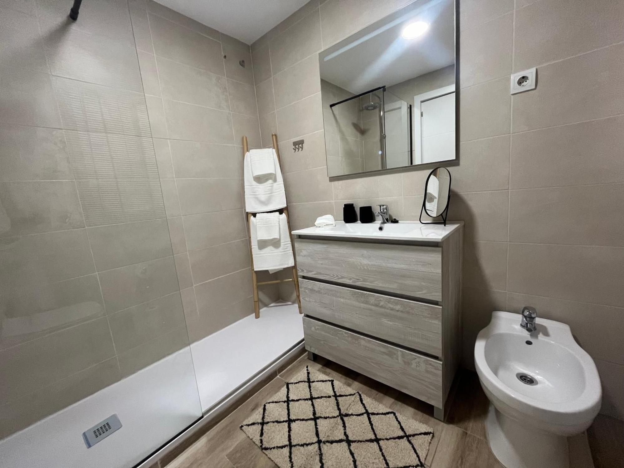 Love Rent4 Malaga Huelin Exterior foto