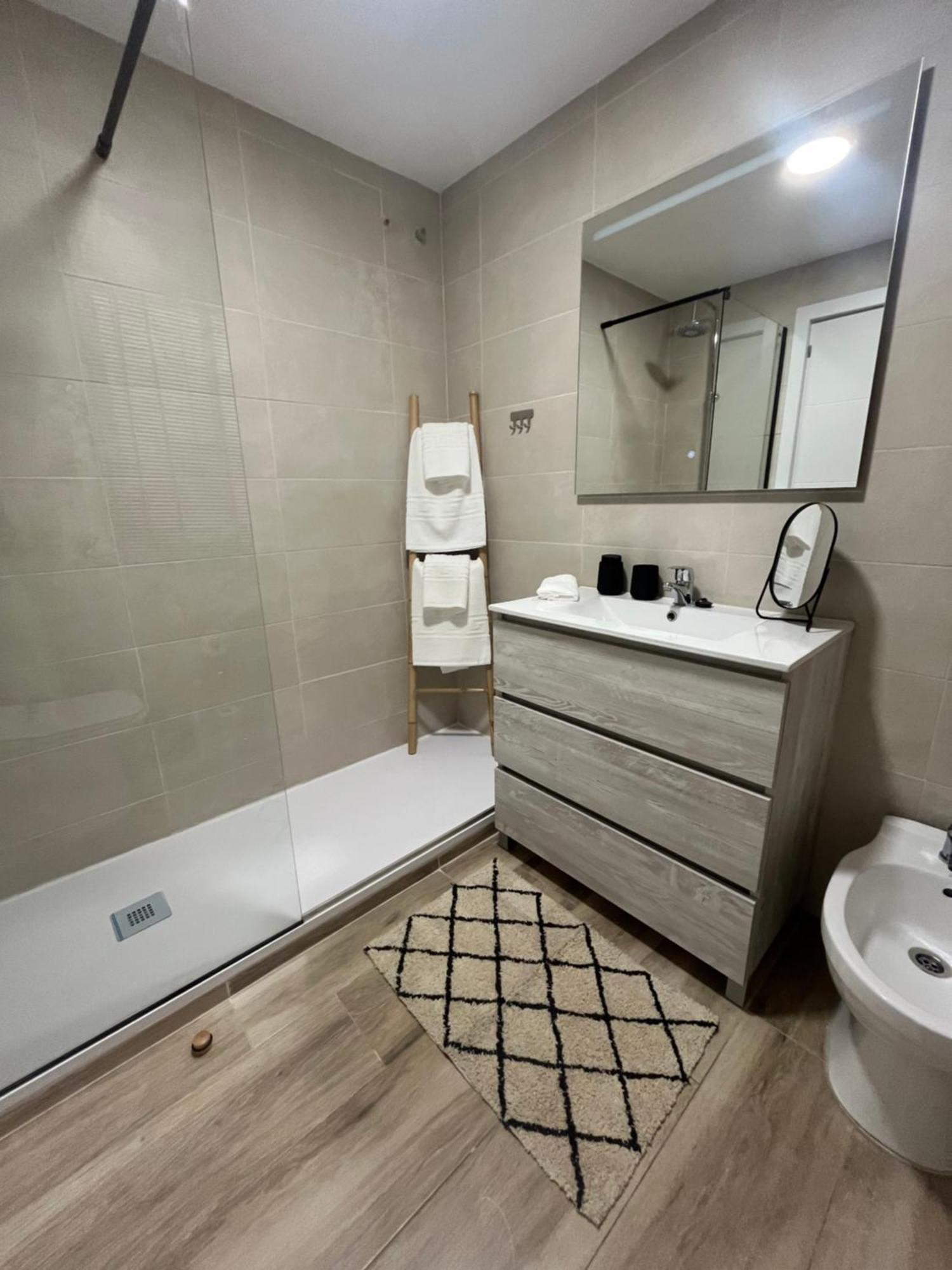 Love Rent4 Malaga Huelin Exterior foto